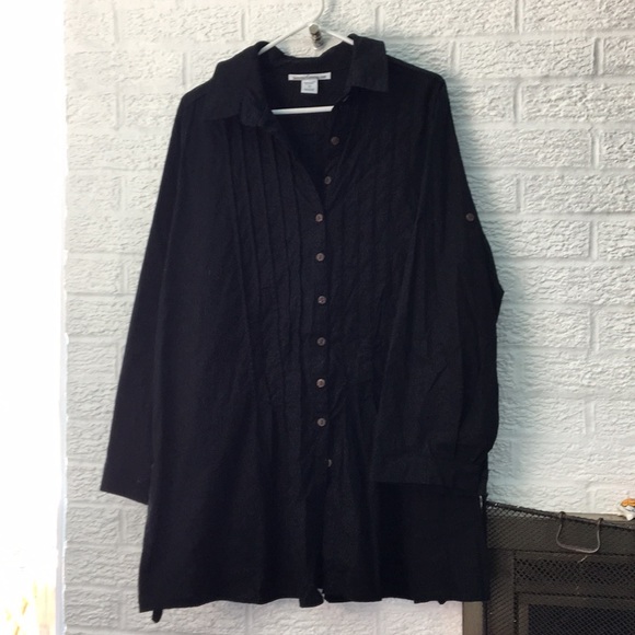 Serengeti Tops - Plus black button down.